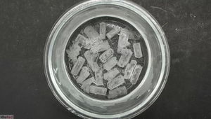 Lead(II) acetate crystals by NileRed.jpg
