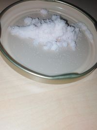 Manganese(II) chloride tetrahydrate.jpeg