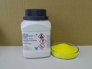 Potassium chromate sample and bottle.jpg