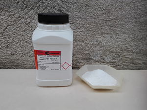 Potassium sodium tartrate bottle and sample.jpg
