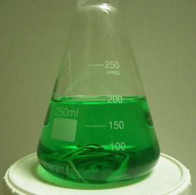 Tetrachlorocupric acid with copper by Zts16.jpg