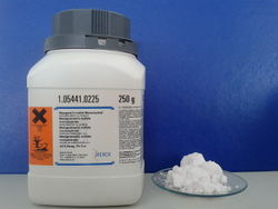 Manganese(II) sulfate bottle sample.jpg