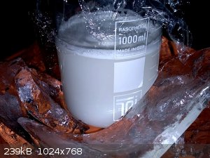 crystallize hexahydrate in ice bath.jpg - 239kB