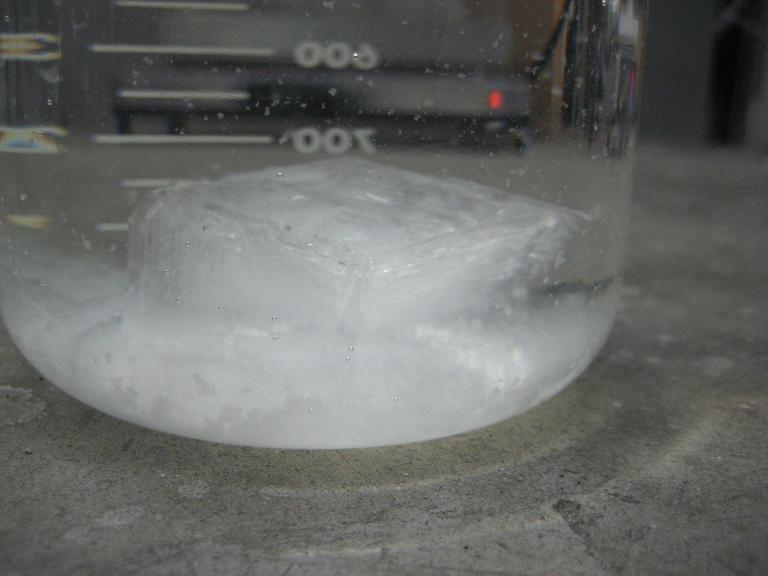Sodium Chlorate Crystal small.JPG - 46kB