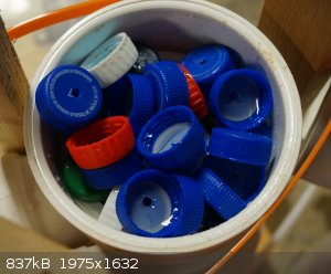 bottlecaps.JPG - 837kB