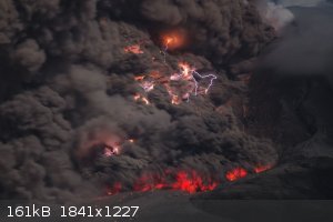 PAY-Violent-lightning-storm-erupts-INSIDE-ash-cloud-as-Indonesian-volcano-spews-lava-towards-villages.jpg - 161kB