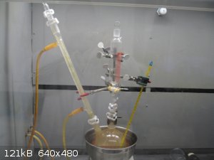 thionyl chloride reaction vessel.JPG - 121kB