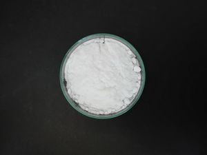 Strontium nitrate sample Petri dish.jpg