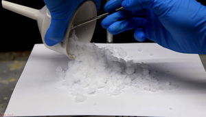 Ammonium formate wet by NileRed.jpg