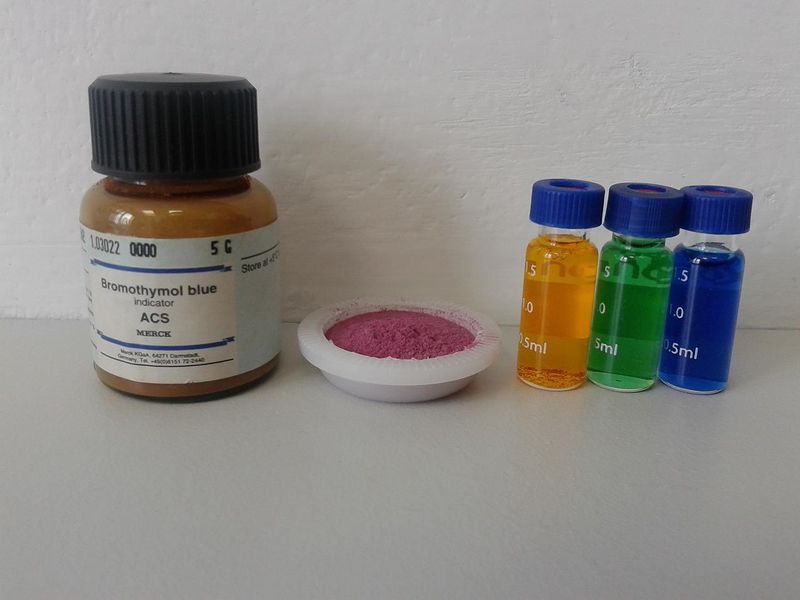 File:Bromothymol blue bottle sample solution.jpg