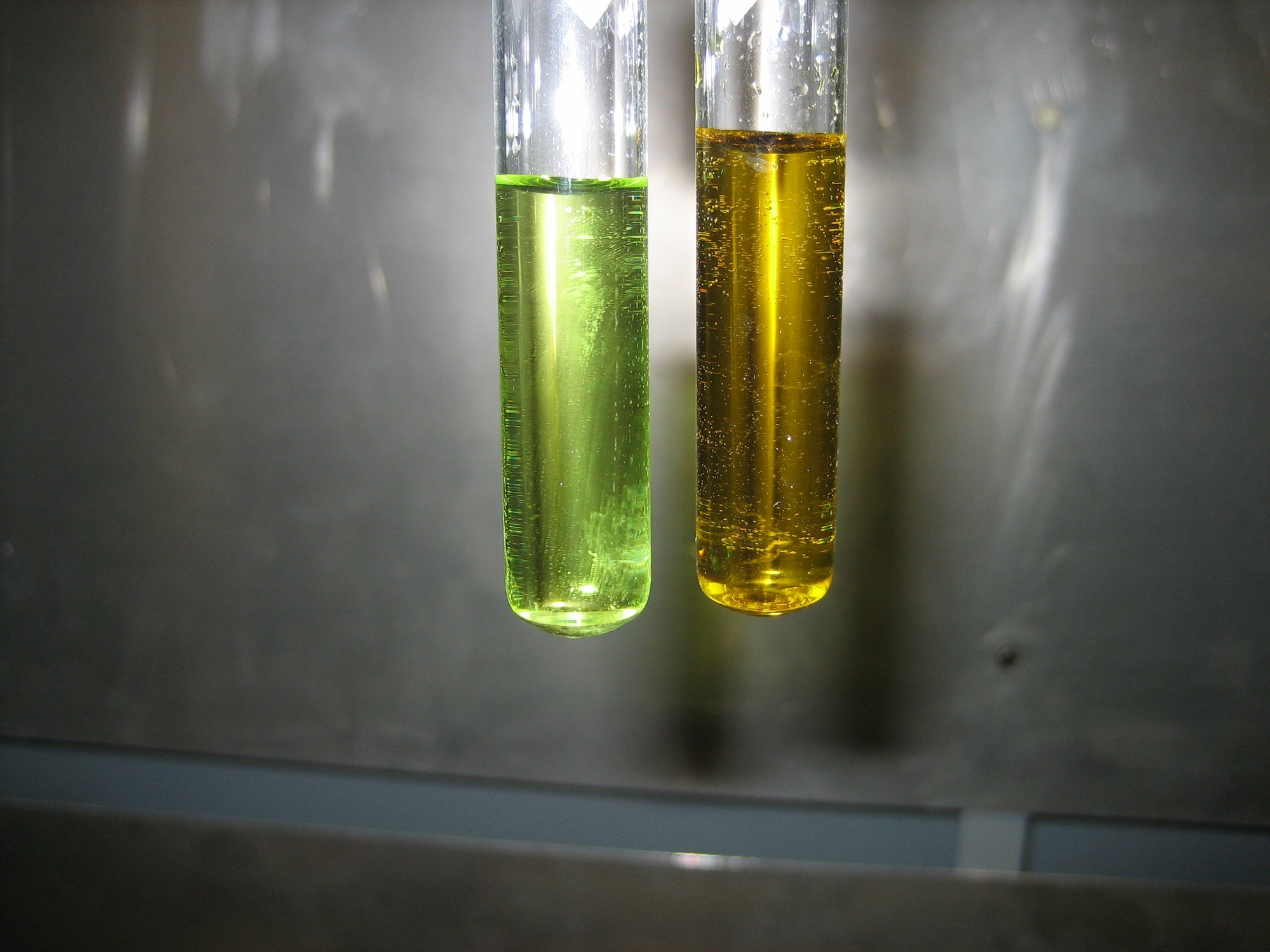 Присутствие в воде сульфатов. Хлорид железа 2 цвет раствора. Fecl2 цвет раствора. Сульфат железа 2 цвет раствора. Сульфат жкькза 3 раствор цвет.