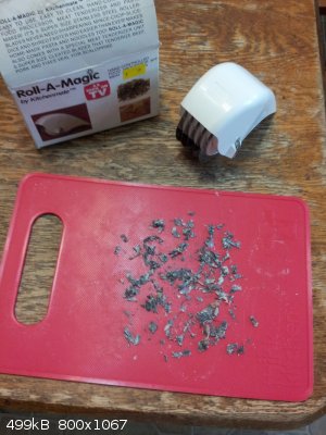 Cutting Up Smokeless Powder.jpg - 499kB