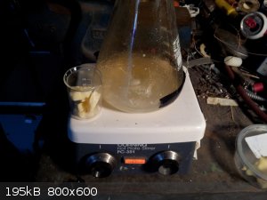 DNT In Beaker And Sodium Nitrate-H2SO4 In Flask.jpg - 195kB