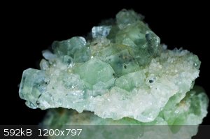 greenfluorite.jpg - 592kB