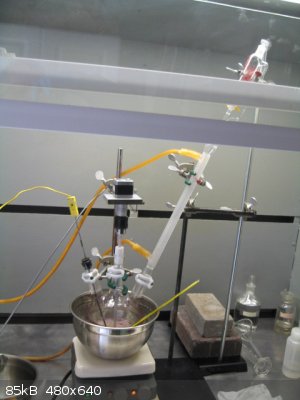 salicylaldehyde reaction vessel.jpg - 85kB
