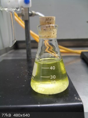 salicylaldehyde in DCM being dryed.jpg - 77kB