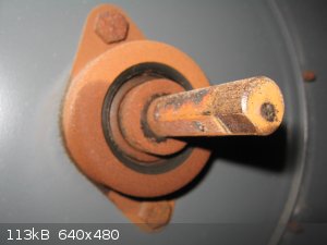 blower shaft and inner bearing.jpg - 113kB