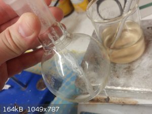 anthranilic-acid-MeOH-recryst-white-dribble-2.jpg - 164kB